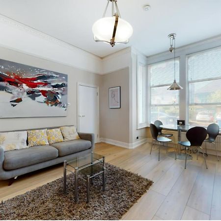 Super 1 Bedroom Flat In Hendon Near Middlesex University With Private Parking Esterno foto