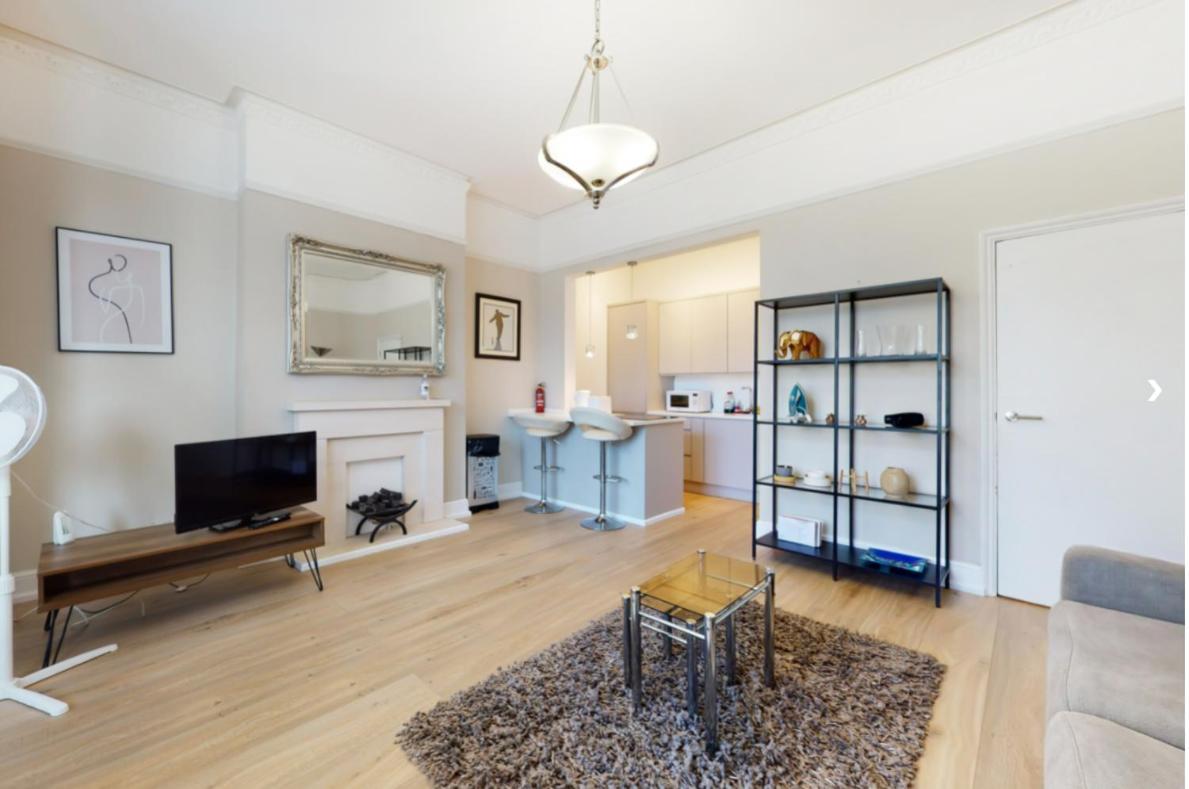 Super 1 Bedroom Flat In Hendon Near Middlesex University With Private Parking Esterno foto