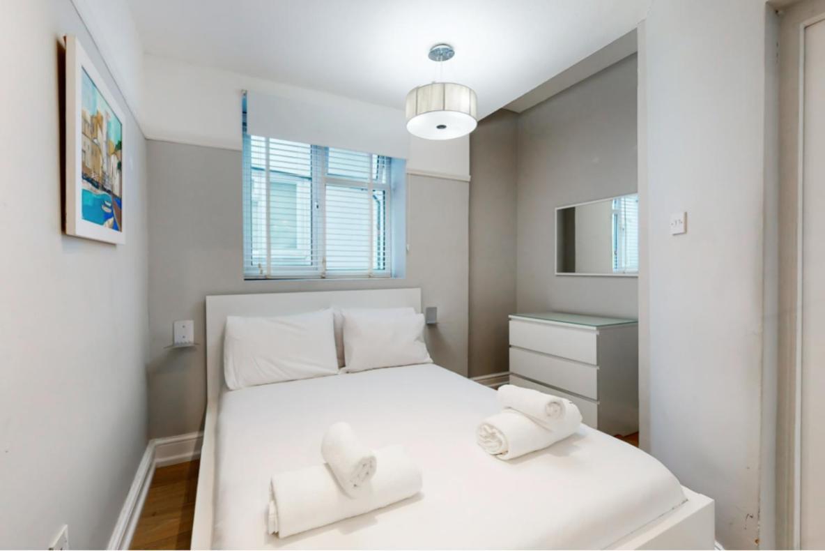 Super 1 Bedroom Flat In Hendon Near Middlesex University With Private Parking Esterno foto